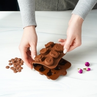 Форма для конфет и шоколада Доляна &laquo;Животные. Любовь&raquo;, силикон, 20,6&times;10,5&times;1,4 см, 15 ячеек, цвет коричневый