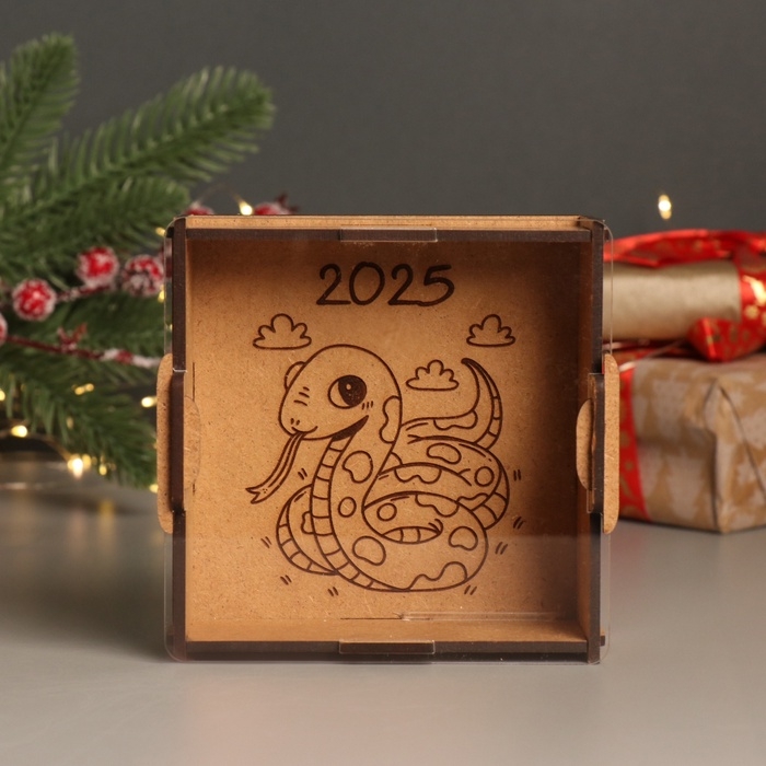 Новогодняя копилка с акрилом Новогодняя копилка с акрилом "Змея. Милашка" 12х12х4 см