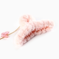 Краб для волос пушистый «Милая девочка» с подвеской, 3 х 12 см. Краб для волос пушистый «Милая девочка» с подвеской, 3 х 12 см.