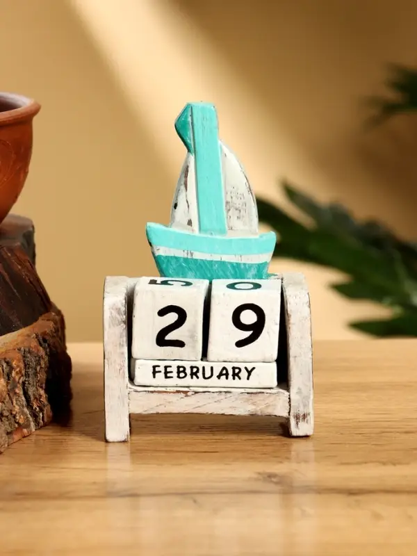 Календарь настольный "Парусник" дерево 7х4х11 см,