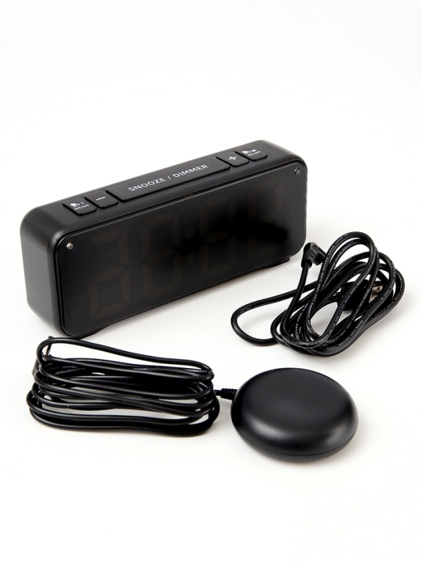 Часы электронные настольные, с будильником, вибрацией, от USB, 2 батарейки АА