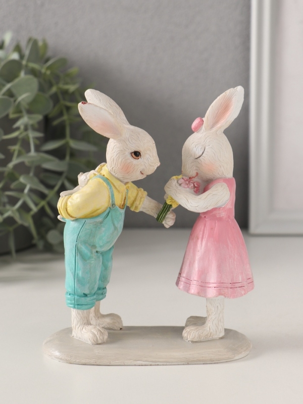 Сувенир полистоун "Зайчата. Первое свидание" 11х5х14 см