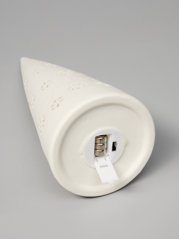 Светодиодная фигура "Елка со снежинками" 22х9х9, 1 LED, LR44x3(в компл.), Т/БЕЛЫЙ