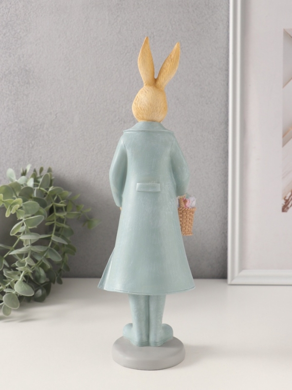 Сувенир полистоун "Заяц с корзинкой цветов, в зелёном плаще и сапогах" 9х8х30 см