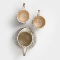 Набор посуды "Персия", керамика, серый, 3 предмета: кувшин 1.5 л, кружки 350 мл, 1 сорт, Иран Набор посуды "Персия", керамика, серый, 3 предмета: кувшин 1.5 л, кружки 350 мл, 1 сорт, Иран