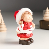 Сувенир керамика "Малышка в красном колпаке и шарфике" 5х4х14,2 см Сувенир керамика "Малышка в красном колпаке и шарфике" 5х4х14,2 см