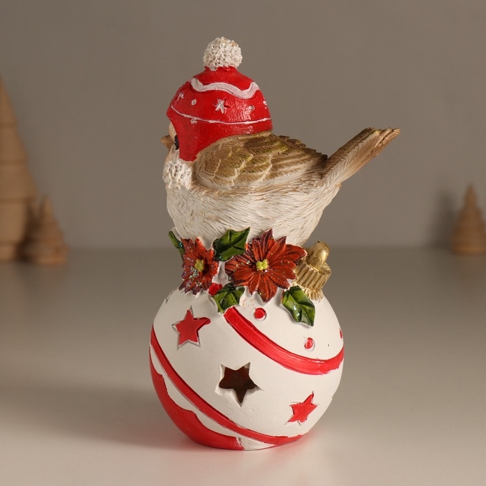 Сувенир полистоун свет "Птичка в шапке с помпонами на ёлочном шарике" 7,5х9,5х15 см