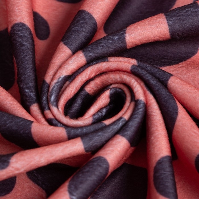 Набор подарочный Набор подарочный "A little bit wild" плед, носки, бутылка, блокнот