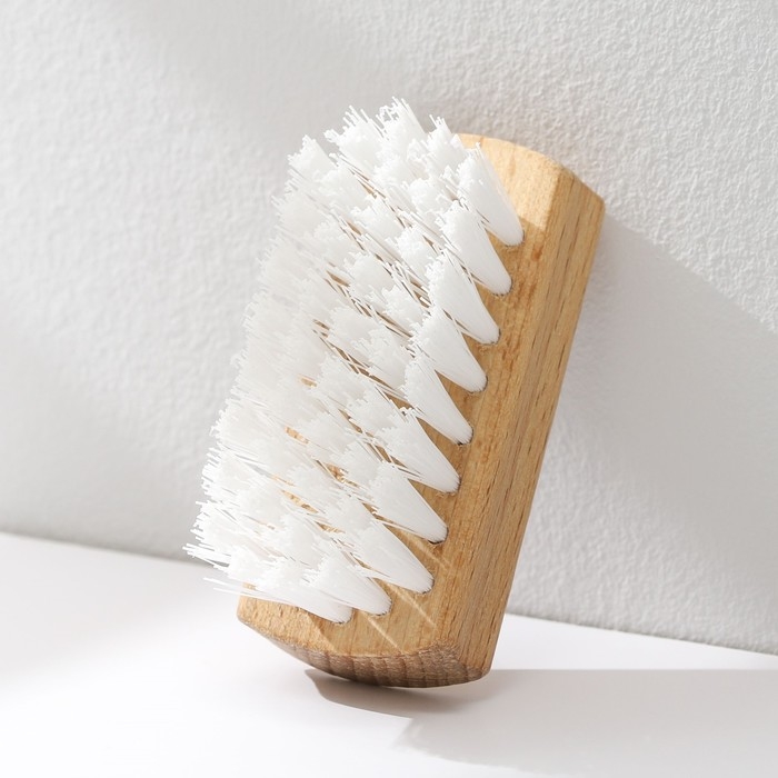 Щётка для одежды, 8&times;3,5 см, 44 пучка, искусственная щетина, цвет МИКС