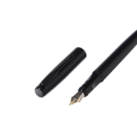 Ручка подарочная перьевая в кожзам футляре, корпус матовый черный Ручка подарочная перьевая в кожзам футляре, корпус матовый черный