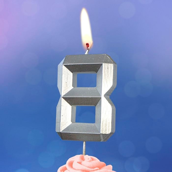 Свеча в торт на шпажке &laquo;Серебряные грани&raquo;, цифра 8, серебряная