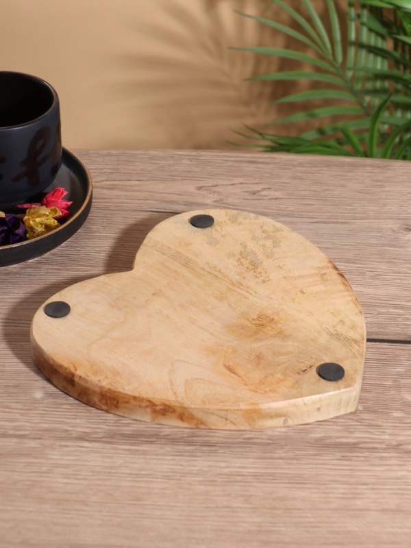 Блюдо в форме сердца &laquo;Листья&raquo;, дерево манго, 20.5&times;20&times;2.3 см