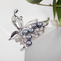 Брошь &laquo;Бабочка&raquo; с жемчужным крылом, цвет серый в серебре