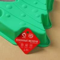 Форма для выпечки Доляна &laquo;Ёлочка с гирляндой&raquo;, силикон, 27&times;25 см, цвет зелёный