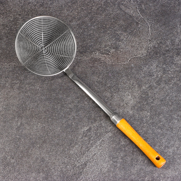 Дуршлаг-сито с деревянной ручкой 41см, диаметр 13см, глубина 3,5см Дуршлаг-сито с деревянной ручкой 41см, диаметр 13см, глубина 3,5см