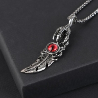 Кулон-амулет &laquo;Помпеи&raquo; перышко, цвет красный в чернёном серебре, 70 см