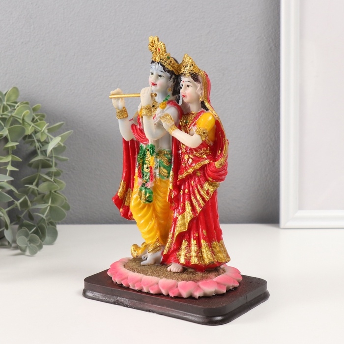 Сувенир полистоун Сувенир полистоун "Радха и Кришна" красно-жёлтый 10,5х13х22 см