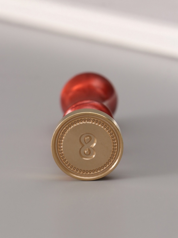 Печать для сургуча с пластиковой ручкой Печать для сургуча с пластиковой ручкой "Классика цифра 8" 2,5х2,5х6,3 см