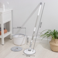 Швабра с отжимом и ведром Raccoon: ведро с подачей воды 19,5&times;31 см, швабра 23&times;135 см, насадка из микрофибры d=23 см