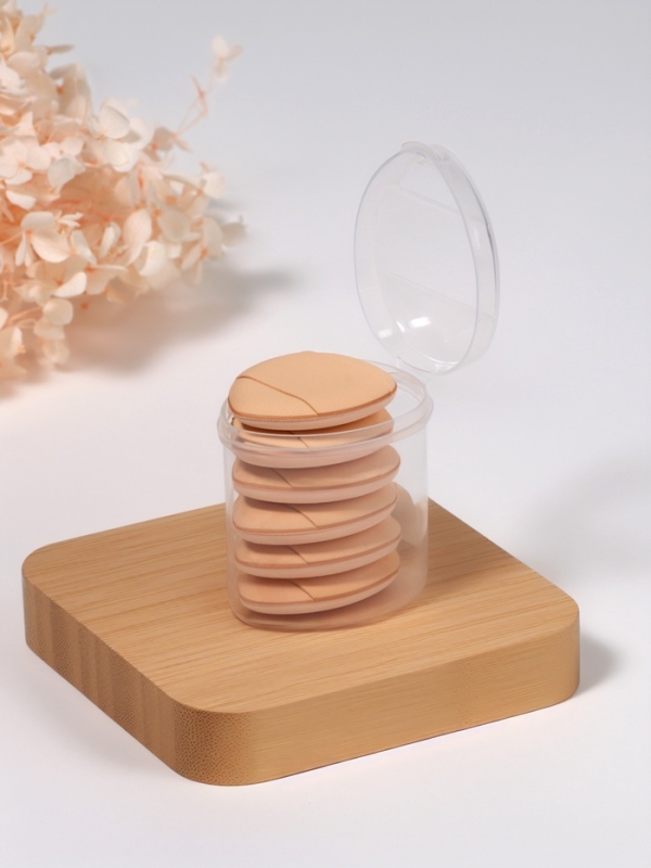 Набор спонжей д/макияжа с держат (наб 6шт цена за наб) 3,9*3,1*0,5см пласт футляр QF