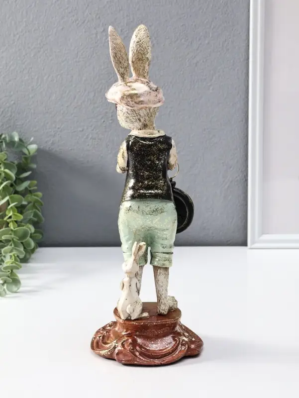 Сувенир полистоун "Зайчик в кепке с часами" 12,5х12,5х35 см