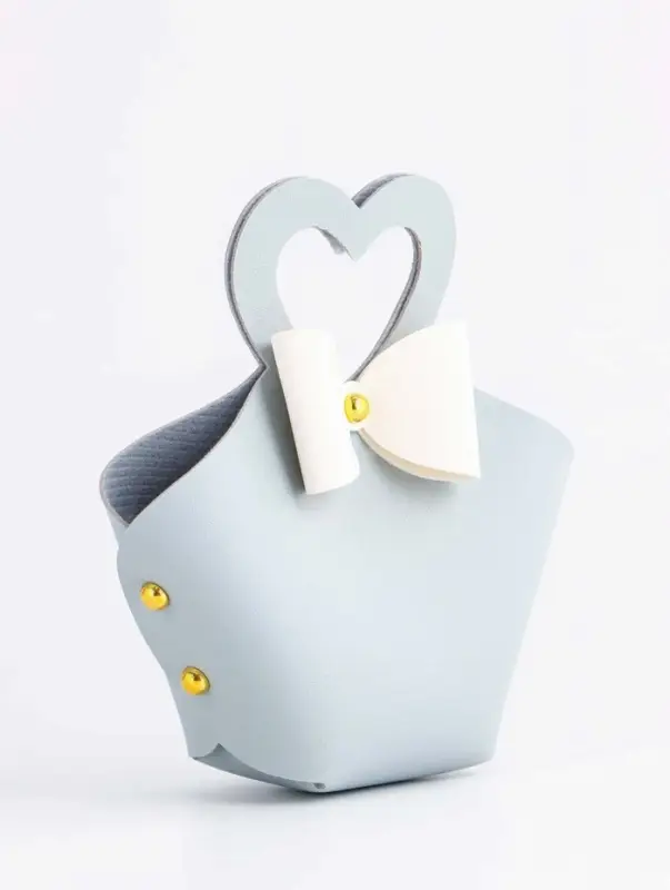 Кожанная подарочная сумочка 10,5 х 5 х 6 см небесно-голубая