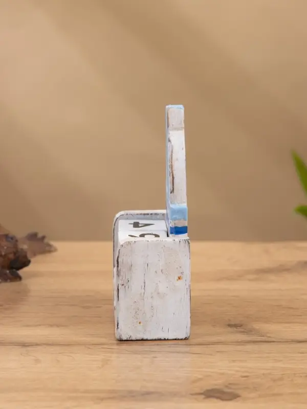 Календарь настольный "Парусник" дерево 7х4х11 см синий