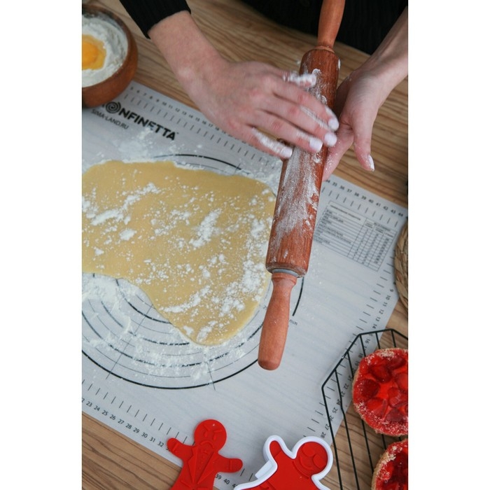 Скалка вращающаяся Magistro, дерево, 43&times;4 см, рабочая часть 23 см, с фигурными ручками