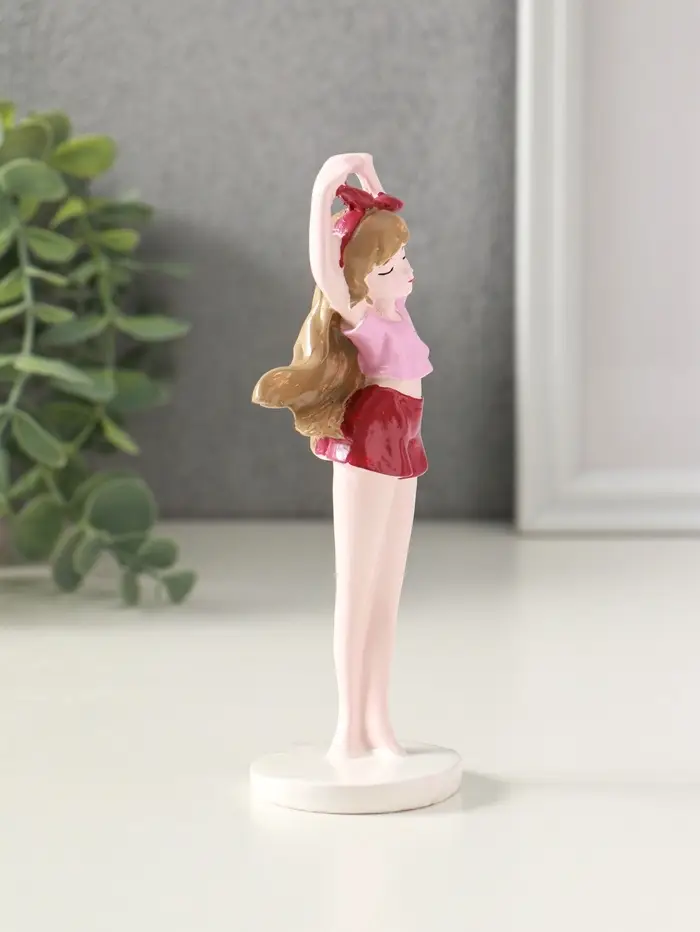 Сувенир полистоун "Девочка в розовых шортках" 5х5х15 см