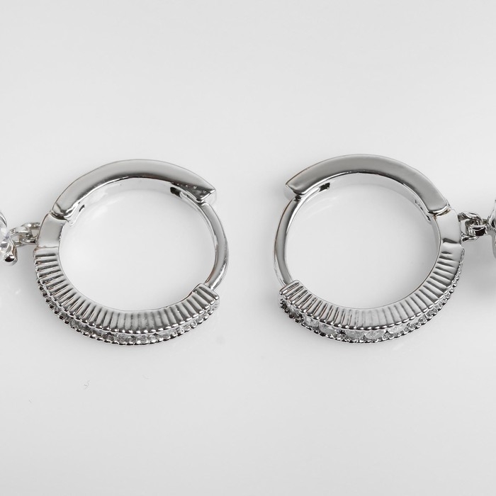 Серьги со стразами &laquo;Блум&raquo; полукруглое крепление, цвет белый в серебре