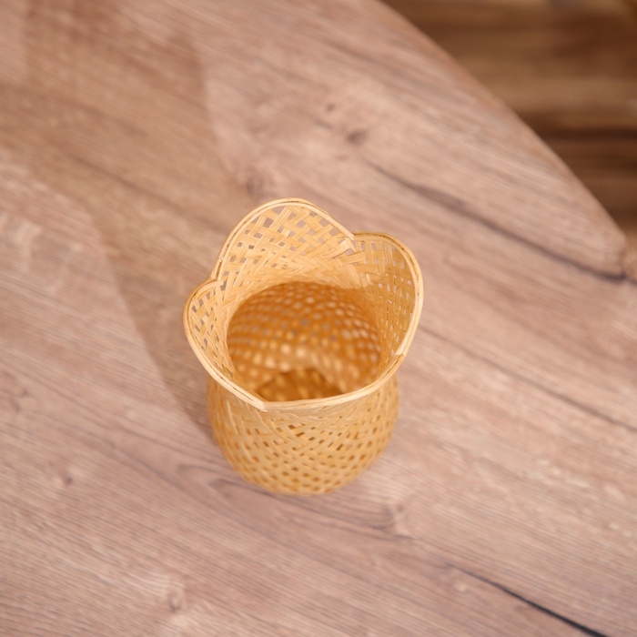 Вазочка плетёная, из бамбука 11х11х17 см Вазочка плетёная, из бамбука 11х11х17 см