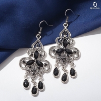 Серьги висячие со стразами &laquo;Восток&raquo; трилистник, цвет чёрный в чернёном серебре, 8 см