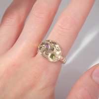 Кольцо &laquo;Мятые линии&raquo;, цвет фиолетово-розовый в золоте, безразмерное