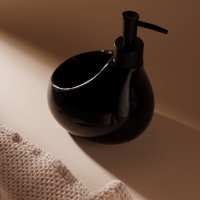 Дозатор для мыла с подставкой для губки Drop, 450 мл, цвет чёрный
