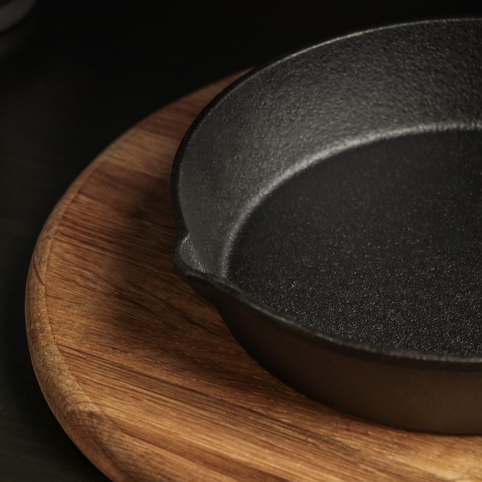 Сковорода чугунная Magma &laquo;Вилфред&raquo;, 19,5&times;4 см, с 2 сливами и чугунной ручкой