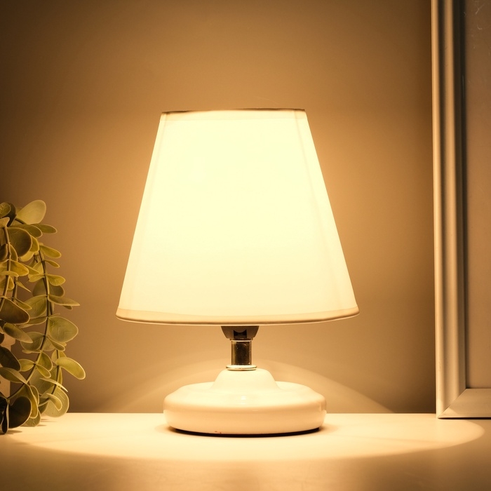 Лампа настольная "Мини" 1х40Вт Е14 белый 15х15х20см МОДЕЛЬ: 3133993