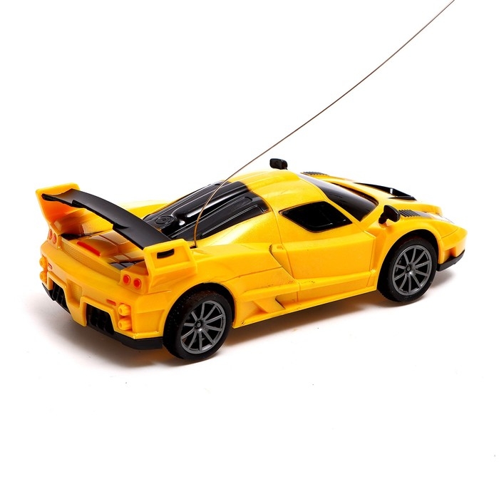Машина радиоуправляемая &laquo;СпортКар&raquo;, работает от батареек, цвет жёлтый