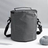 Сумка-футляр «Гусиная лапка», 2 люверса, d = 21 × 23 см, цвет чёрный/белый Сумка-футляр «Гусиная лапка», 2 люверса, d = 21 × 23 см, цвет чёрный/белый