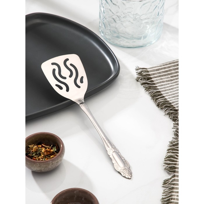 Лопатка из нержавеющей стали перфорированная &laquo;Королевство&raquo;, длина 23 см, с отверстиями