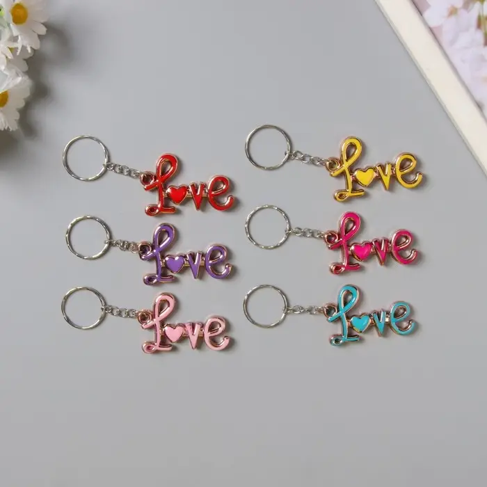 Брелок для ключей на кольце &laquo;Надпись Love с сердцем&raquo;, пластик под металл, 3&times;4.7 см, МИКС
