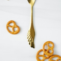 Ложка чайная из нержавеющей стали Magistro Wings, длина 14 см, цвет золотой Ложка чайная из нержавеющей стали Magistro Wings, длина 14 см, цвет золотой