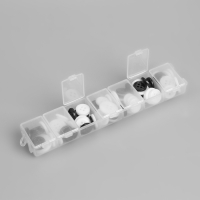 Набор пуговиц, 4 прокола, d = 12,5 / 15 / 17,5 мм, 80 &plusmn; 4 шт, в контейнере, цвет чёрный/белый