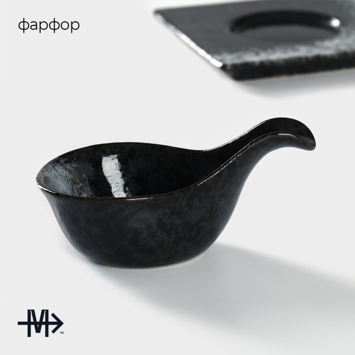 Набор фарфоровых соусников на фарфоровой подставке Magistro &laquo;Ночной дождь&raquo;, 4 предмета: соусник 3 шт 100 мл, подставка 35&times;12&times;1 см, цвет чёрный