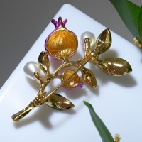 Брошь &laquo;Ветвь гранатовая&raquo;, цветная в золоте