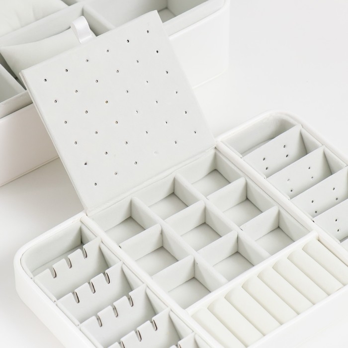 Шкатулка кожзам для украшений "С пряжкой" белая 24х18,5х9 см