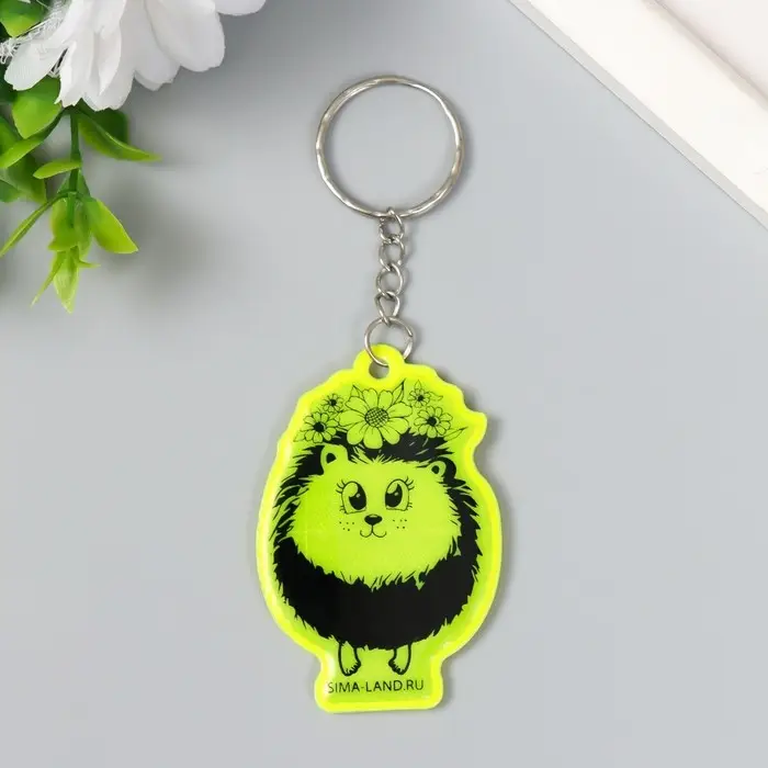 Брелок пластик светоотражающий "Ёжик в цветочном венке" 5,5х3,8 см