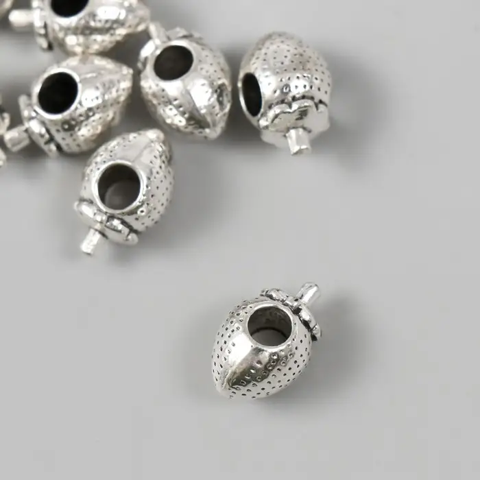 Бусина для творчества металл "Клубника" серебро 0,9х1,6 см