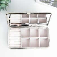 Шкатулка кожзам для украшений "Маленькие пятнышки. Золото голография" 6х9,8х18,5 см Шкатулка кожзам для украшений "Маленькие пятнышки. Золото голография" 6х9,8х18,5 см