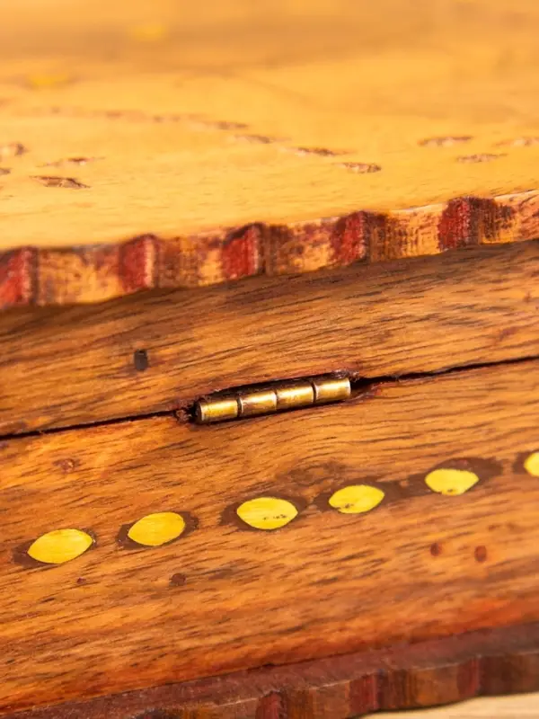 Шкатулка резная "Листья" 18х13х6 см, дерево шишам