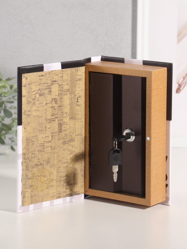 Сейф-книга дерево кожзам "Чёрная туфелька" 21х13х5 см